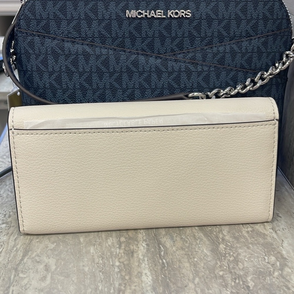 Michael Kors Hamilton Large Leather Continental Wallet
Light Cream 
NWT
L - Picture 6 of 16